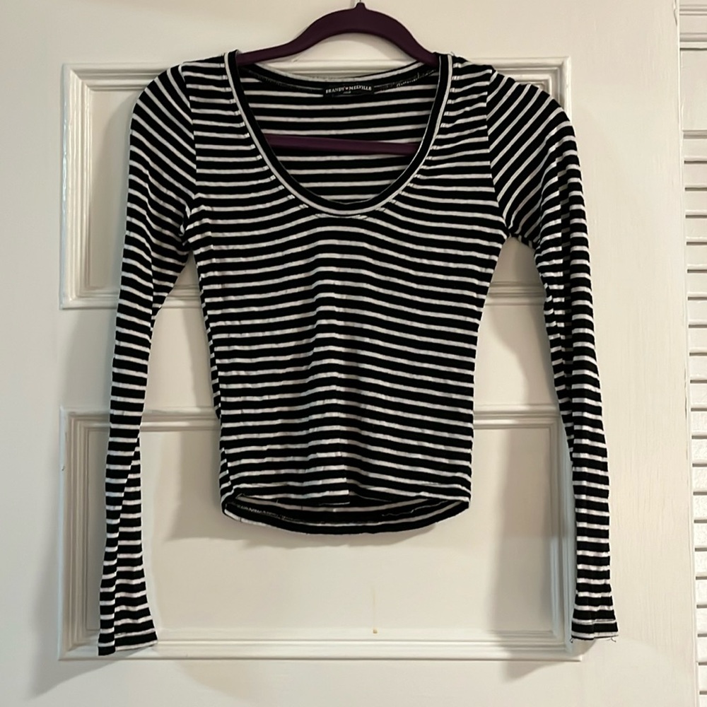 Brandy Melville Long sleeve crop top LAST CHANCE